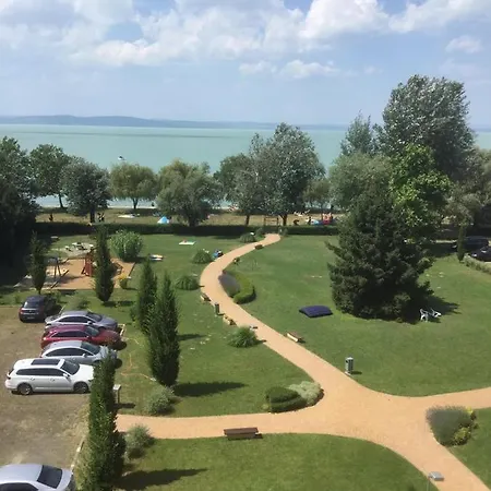 Szin-aranyhid Apartment